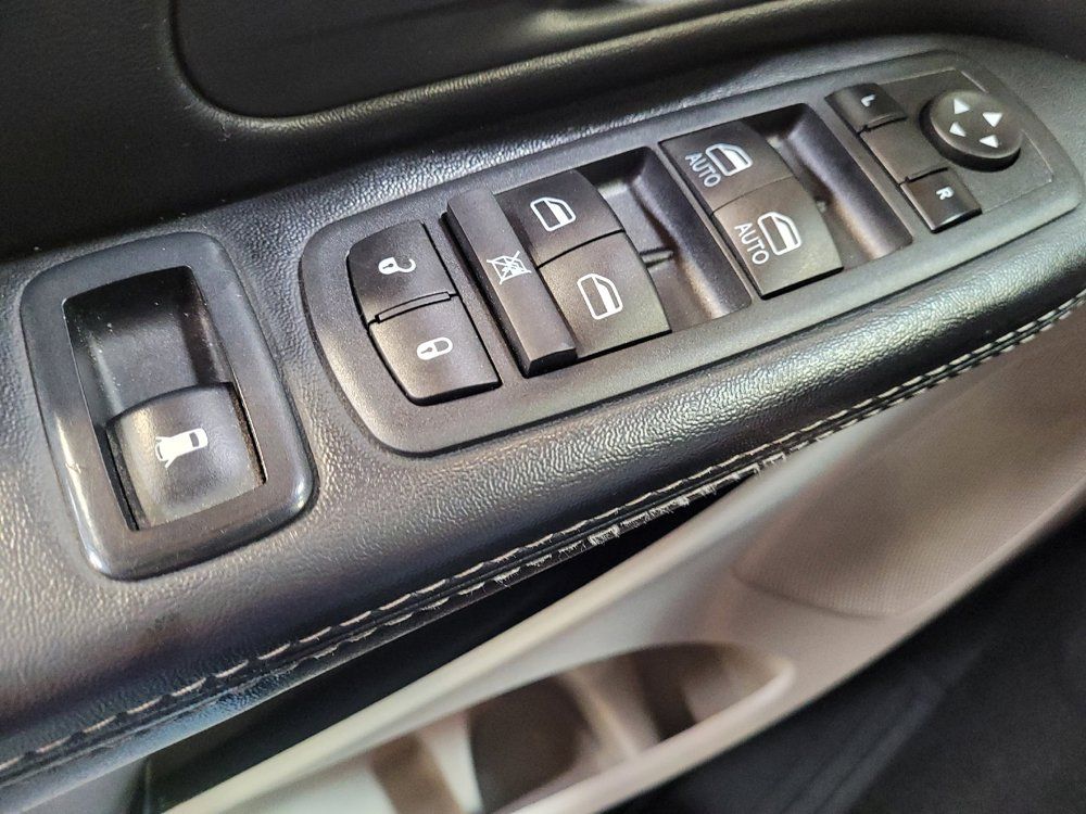 Used 2017 Dodge Grand Caravan SXT FWD image 27