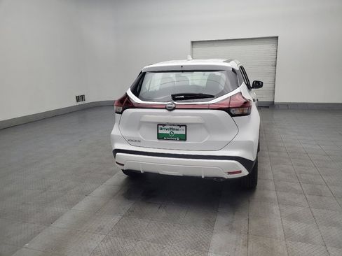 Used 2022 Nissan Kicks S image 7