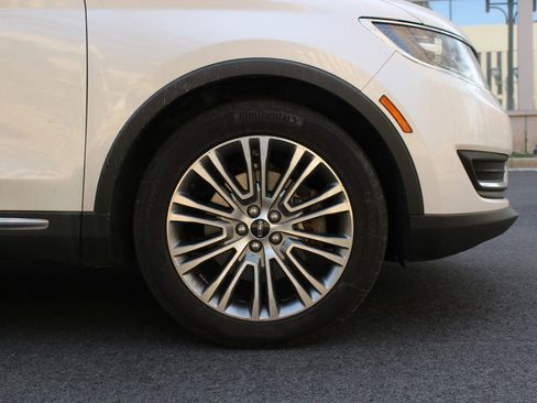 Used 2016 Lincoln MKX Reserve w/ Driver Assistance Package AWD/4WD image 4