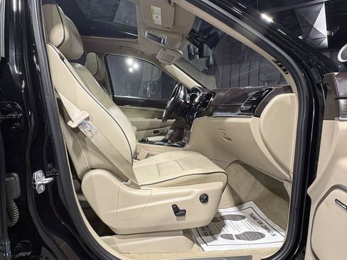 Used 2019 Jeep Grand Cherokee Overland AWD/4WD image 42