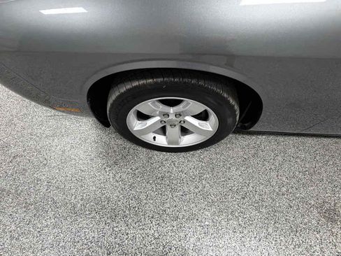 Used 2011 Dodge Challenger image 38