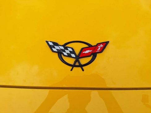 Used 2001 Chevrolet Corvette Convertible w/ Preferred Equipment Group2 RWD image 25