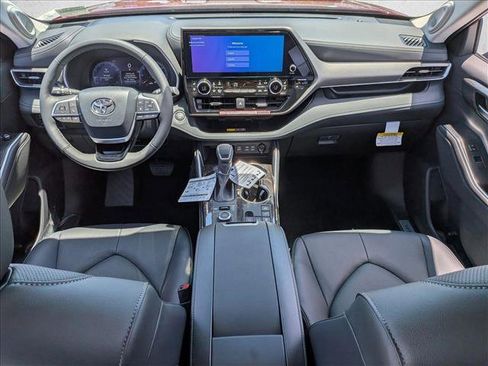 New 2026 Toyota Highlander Limited AWD/4WD image 14