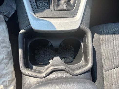 Used 2021 Toyota RAV4 XLE AWD/4WD image 19