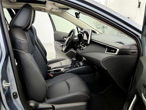 Used 2025 Toyota Corolla XLE image 17