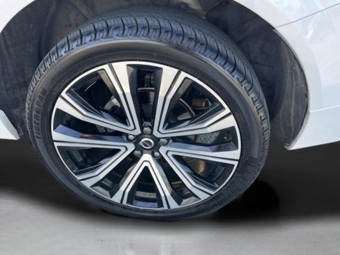 Used 2023 Volvo XC60 B5 Ultimate image 11