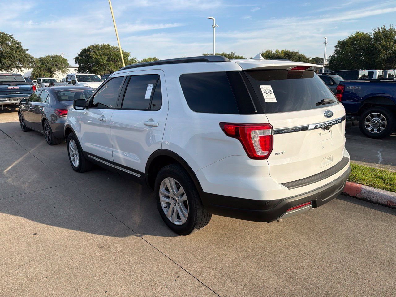 Used 2019 Ford Explorer XLT w/ Equipment Group 201A AWD/4WD image 2