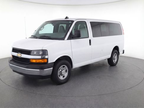 Used 2025 Chevrolet Express 3500 LT w/ LT Preferred Equipment Group image 3