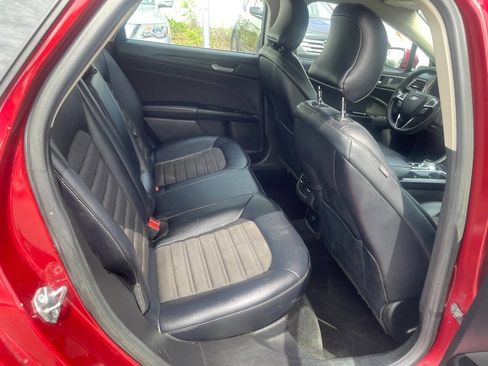 Used 2018 Ford Fusion SE w/ Equipment Group 201A FWD image 23