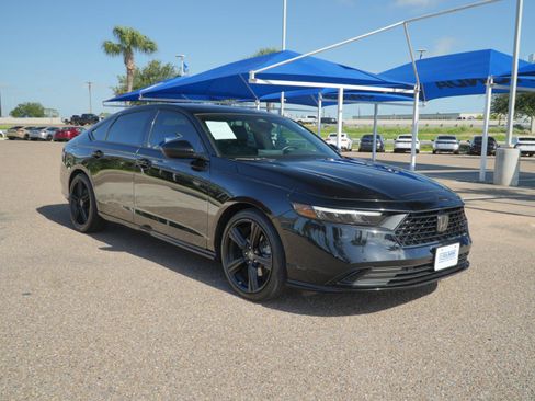 Used 2025 Honda Accord Sport image 3