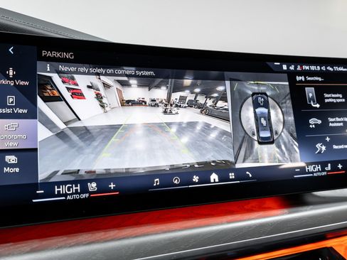 Used 2023 BMW 760i xDrive image 67