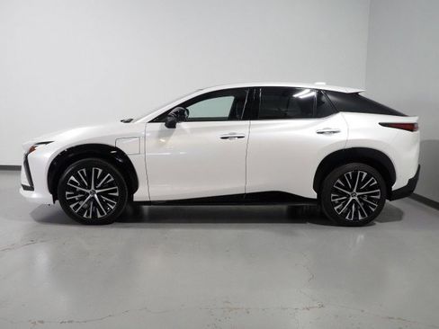 Used 2023 Lexus RZ 450e Luxury w/ Accessory Package (Z1) image 9