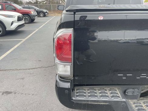 Used 2022 Toyota Tacoma TRD Sport image 20