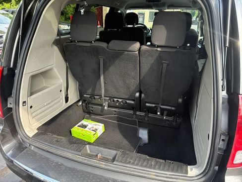 Used 2019 Dodge Grand Caravan SE FWD image 13
