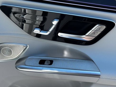 New 2026 Mercedes-Benz EQE 320 4MATIC SUV image 17