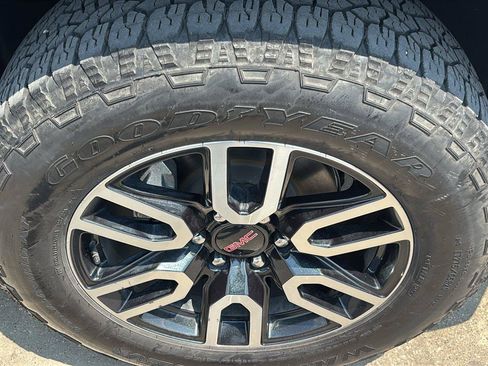 Certified 2024 GMC Sierra 1500 AT4 w/ Technology Package AWD/4WD image 11