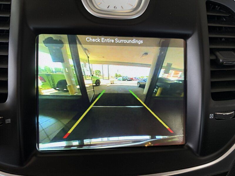 Used 2019 Chrysler 300 Limited RWD image 19