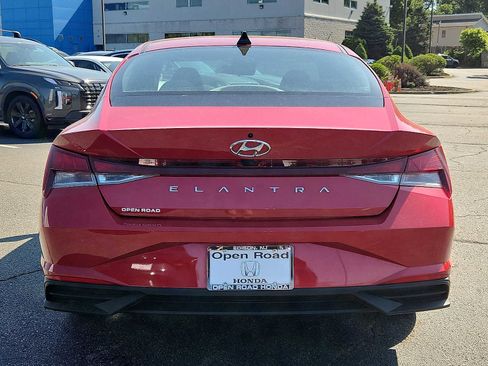 Used 2023 Hyundai Elantra SEL w/ Convenience Package FWD image 5