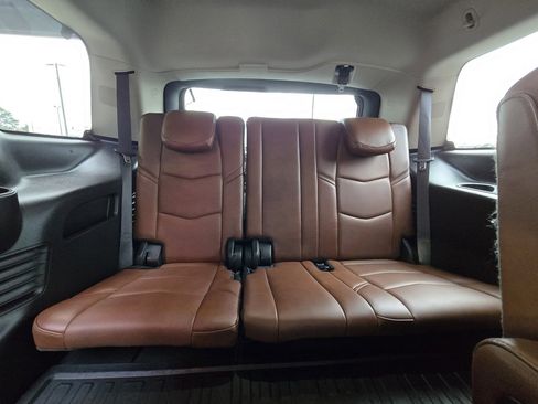 Used 2019 Cadillac Escalade Luxury image 19
