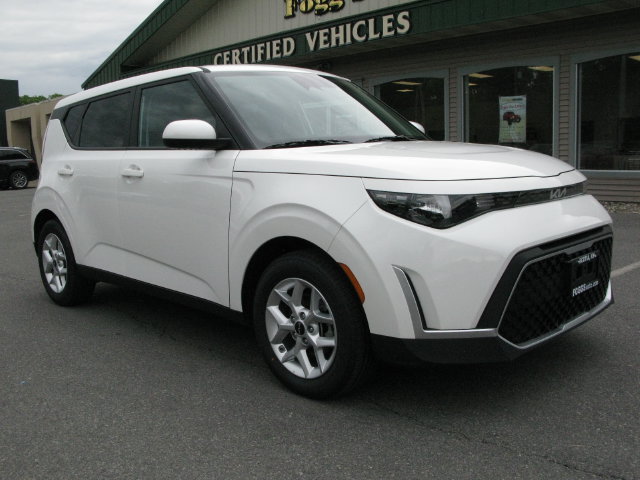Used 2025 Kia Soul LX w/ LX Technology Package FWD image 2