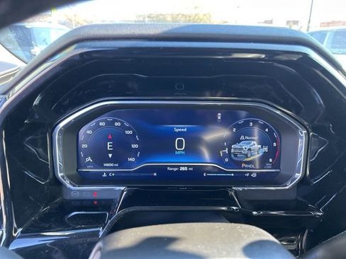 Used 2025 Chevrolet Silverado 2500 LTZ w/ LTZ Convenience Package image 21