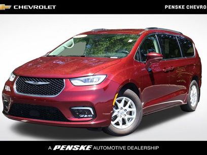 Used 2022 Chrysler Pacifica Touring-L w/ Uconnect Theater Family Group