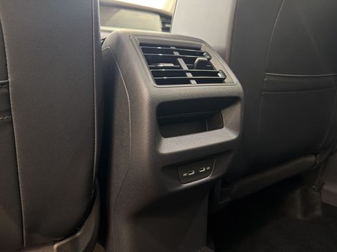 New 2026 Volkswagen Tiguan SE FWD image 32