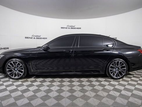 Used 2022 BMW 750i xDrive w/ Luxury Rear Seating Package image 11