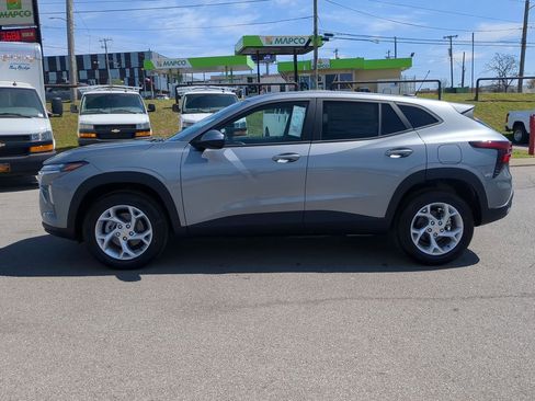 New 2026 Chevrolet Trax LS w/ LS Convenience Package FWD image 5