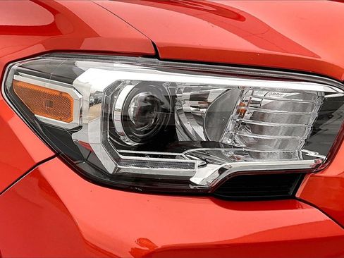 Used 2017 Toyota Tacoma TRD Off-Road image 29