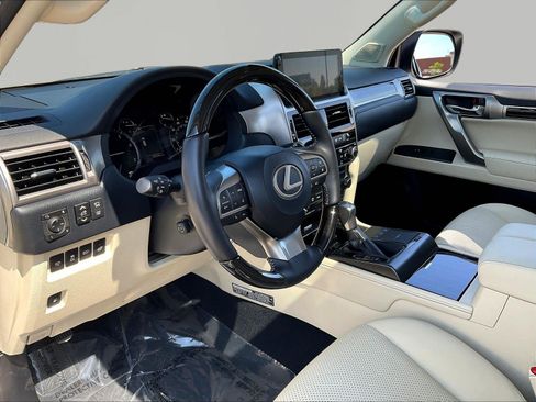 Used 2023 Lexus GX 460 Luxury w/ Sport Design Package AWD/4WD image 17