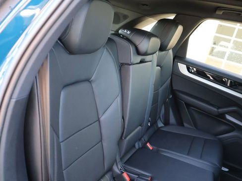 Used 2025 Porsche Cayenne S AWD/4WD image 13