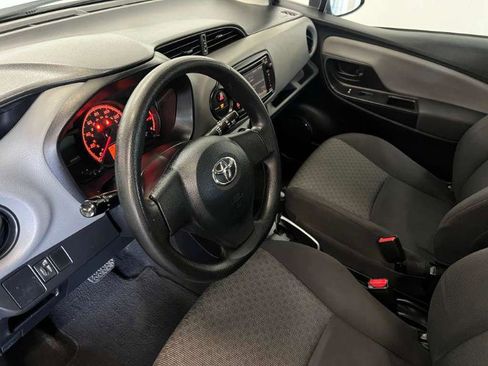 Used 2016 Toyota Yaris L image 10
