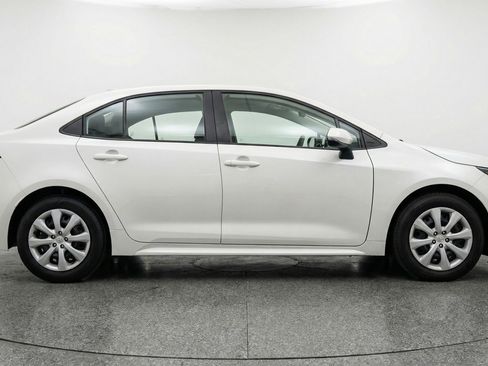 Used 2025 Toyota Corolla LE FWD image 9