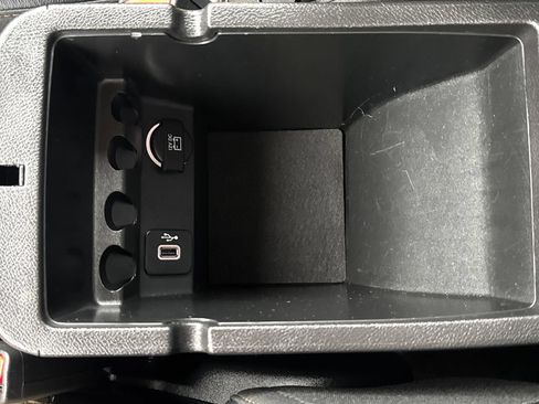 Used 2017 Jeep Cherokee Limited w/ Luxury Group FWD image 28