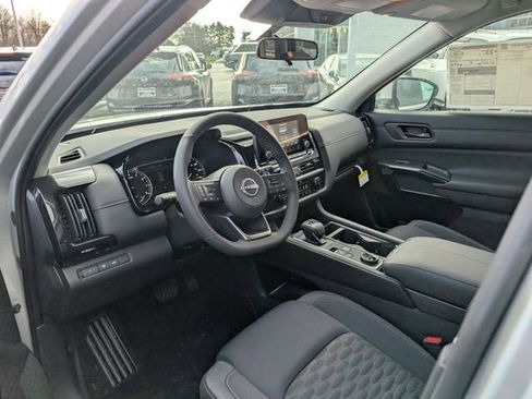 New 2025 Nissan Pathfinder SV image 13