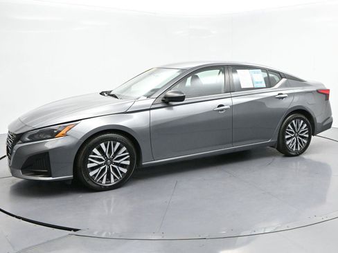 Used 2024 Nissan Altima 2.5 SV FWD image 4