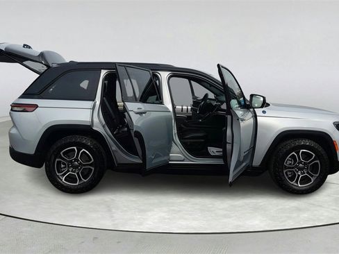 Used 2022 Jeep Grand Cherokee Trailhawk w/ Advanced Protech Group II image 14