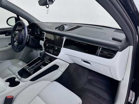Used 2024 Porsche Macan S image 31