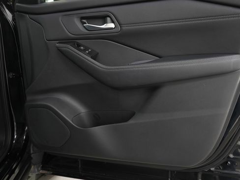 Used 2024 Nissan Rogue SV w/ SV Premium Package image 9