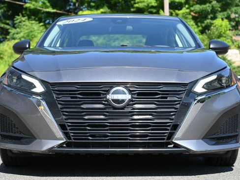 Used 2024 Nissan Altima 2.5 SV FWD image 8