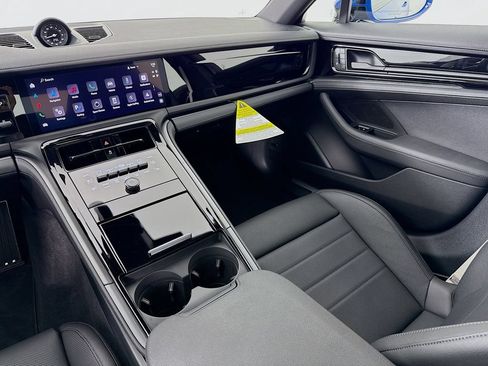 Certified 2025 Porsche Panamera RWD image 26