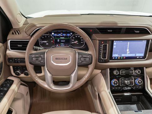 Used 2021 GMC Yukon XL Denali AWD/4WD image 11