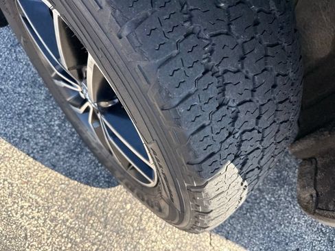 Used 2017 Jeep Grand Cherokee Trailhawk AWD/4WD image 3