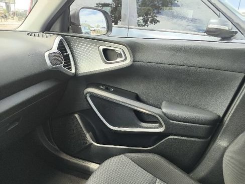 Used 2020 Kia Soul LX FWD image 6