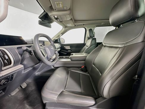 Used 2025 Ford Expedition Active AWD/4WD image 13
