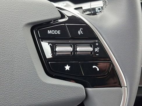 Certified 2025 Kia Niro EX image 21