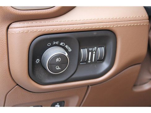 Used 2019 RAM 1500 Limited AWD/4WD image 15
