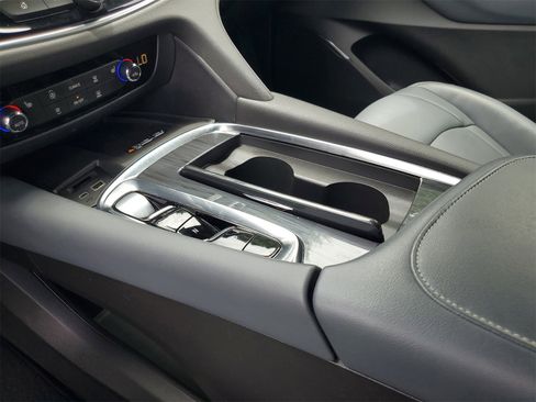 Used 2022 Buick Enclave Essence image 19