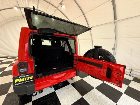 Used 2016 Jeep Wrangler Unlimited Sahara w/ Connectivity Group image 4